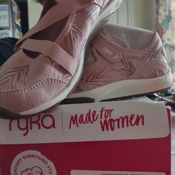 NWOT!! Ryka Walking Shoe - Picture 6 of 7